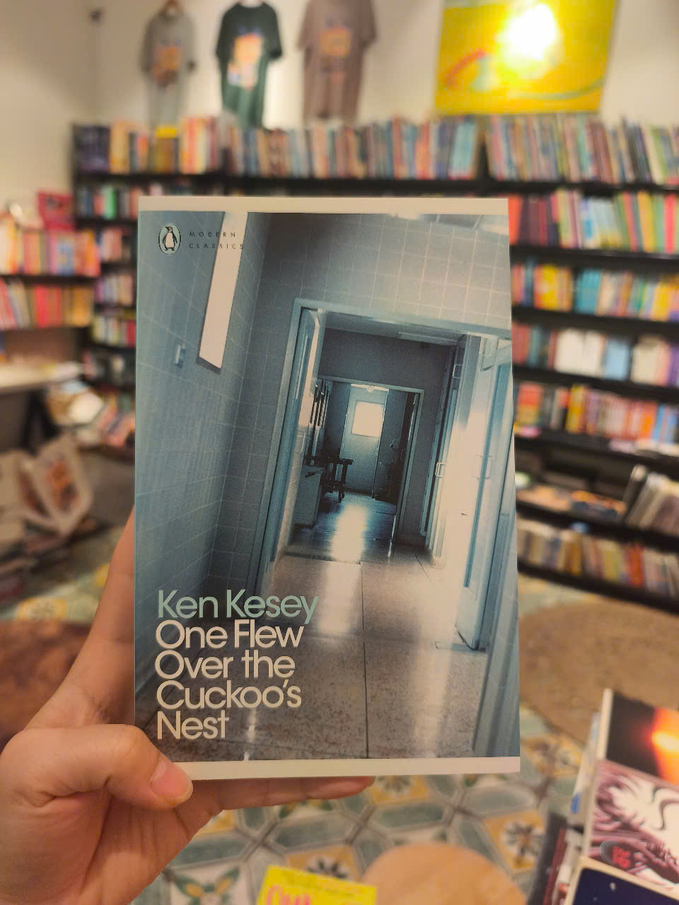 Sách - One Flew Over the Cuckoo's Nest by Ken Kesey: A cult novel, A Penguin Modern Classics series