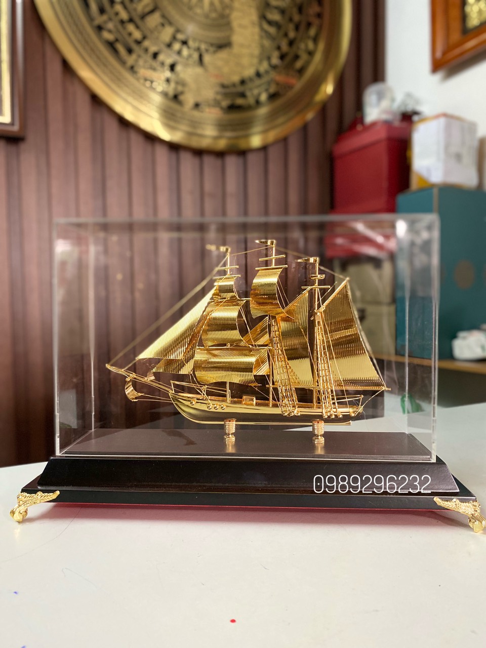Mô hình thuyền buồm mạ vàng 24k quà tặng