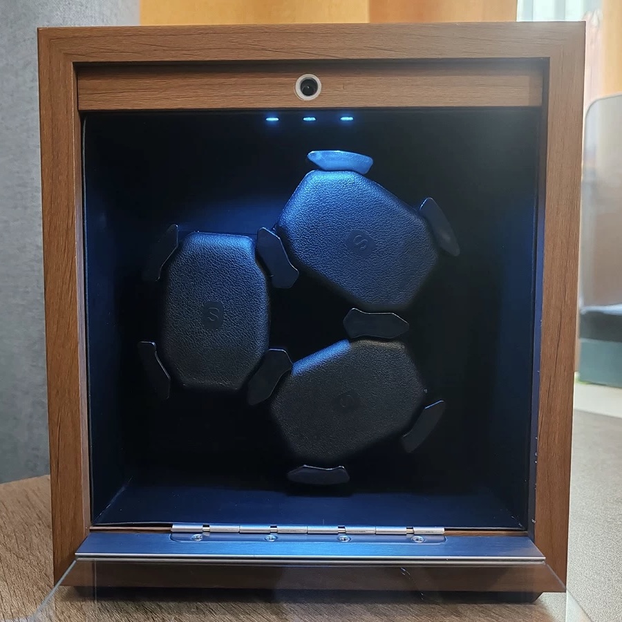 Hộp Đồng Hồ Cơ Xoay Chất Liệu Gỗ Có Mặt Kính Và Đèn Led Dành Cho 3 Chiếc