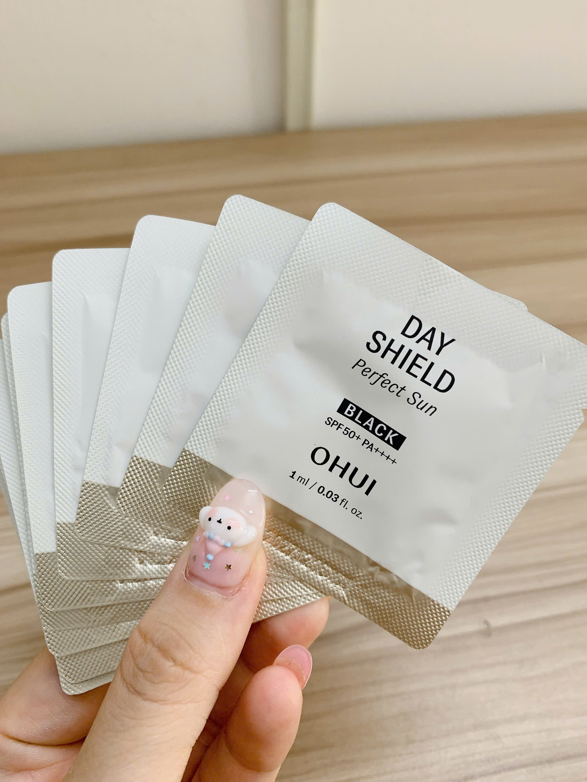 Combo 30 gói Kem chống nắng OHUI Day Shield Perfect Sun Black SPF50+ PA++++ 1ml