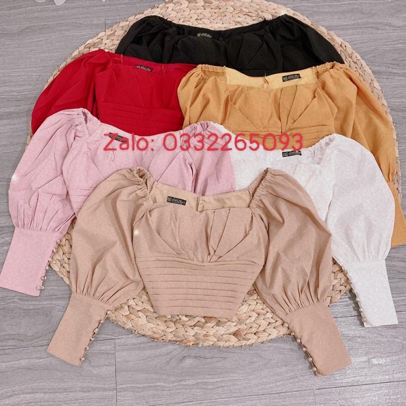 Áo cúp ngực cổ vuông hoặc trễ vai tay phồng