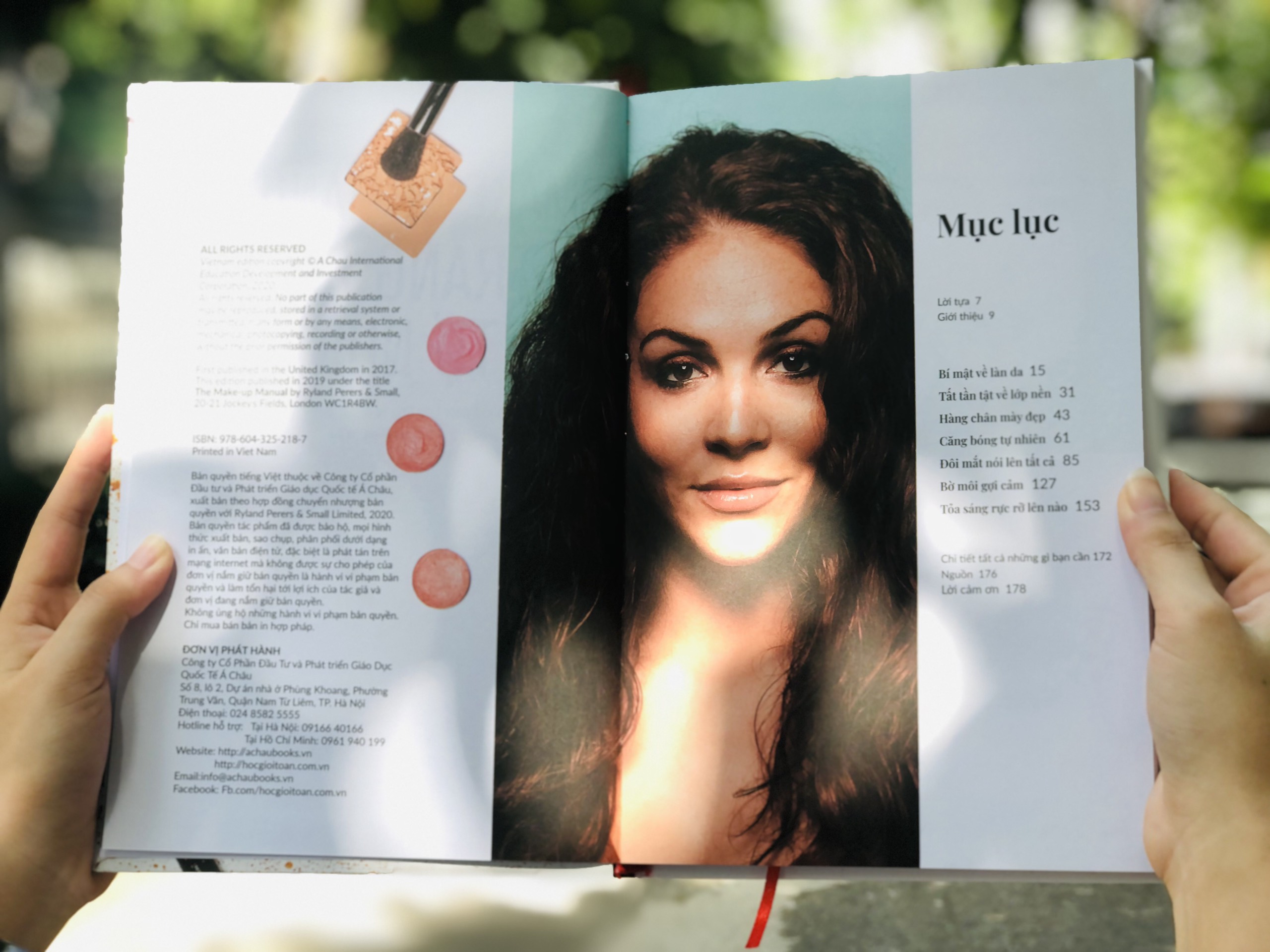 Sách - The makeup manual - Sách Trang điểm tự nhiên, Sách Make up, học cách trang điểm từ a-z - Á Châu Books