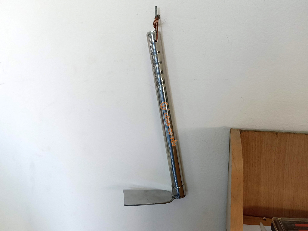 Cuốc cầm tay Inox 39cm lưỡi rộng 8cm