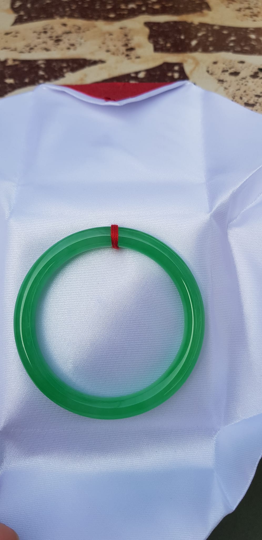 Vòng cẩm thạch Mới Vòng Lý T 52mm x7mm Vòng Xanh lá Đều tươi 52kg - 56kg Nữ mệnh Mộc mệnh Hỏa Thủy đeo ạ