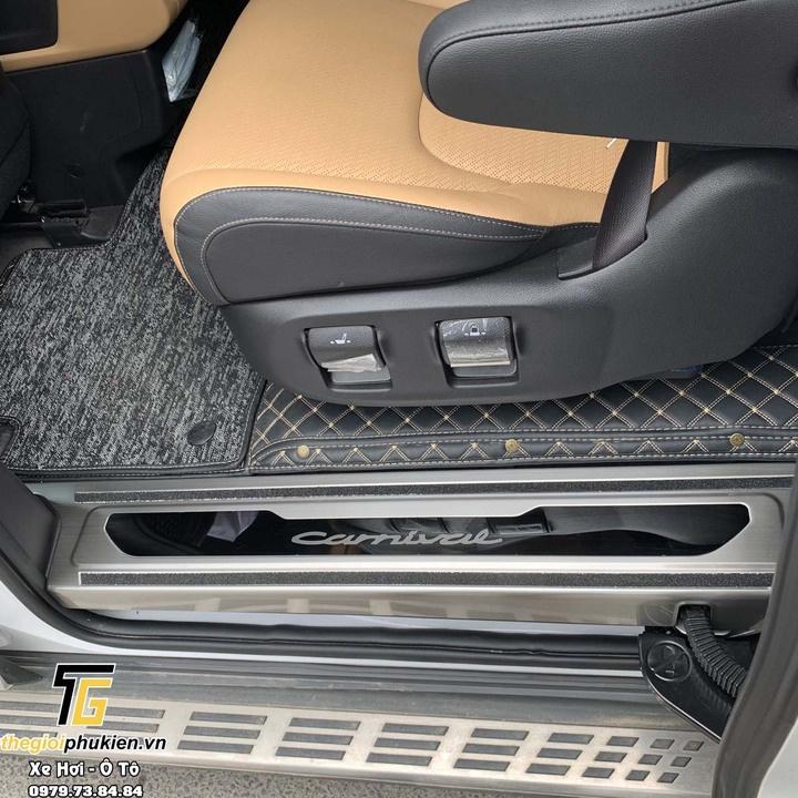 Bộ Ốp bậc cửa, Nẹp bước chân Kia Carnival – Mẫu INOX