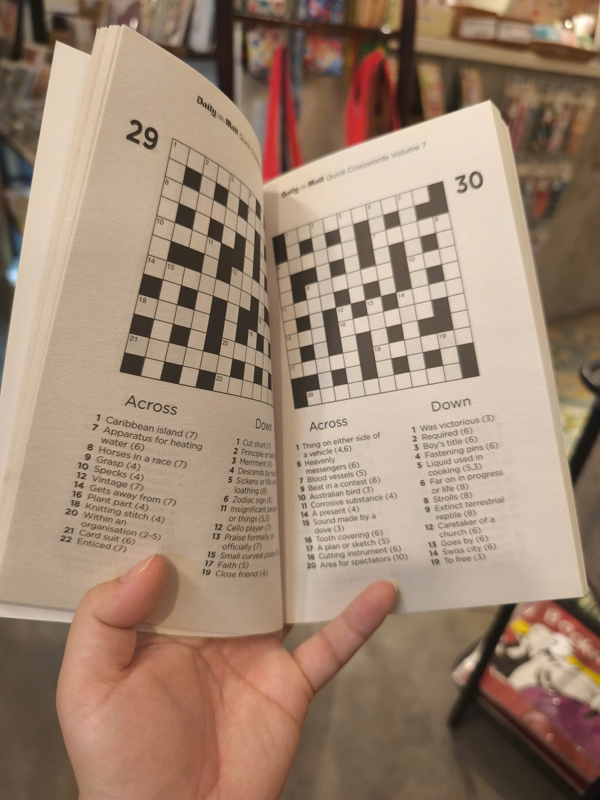 Sách - Quick Crosswords 7 | Games / Ngoại văn Nhập khẩu UK / Trò chơi ô chữ giải trí
