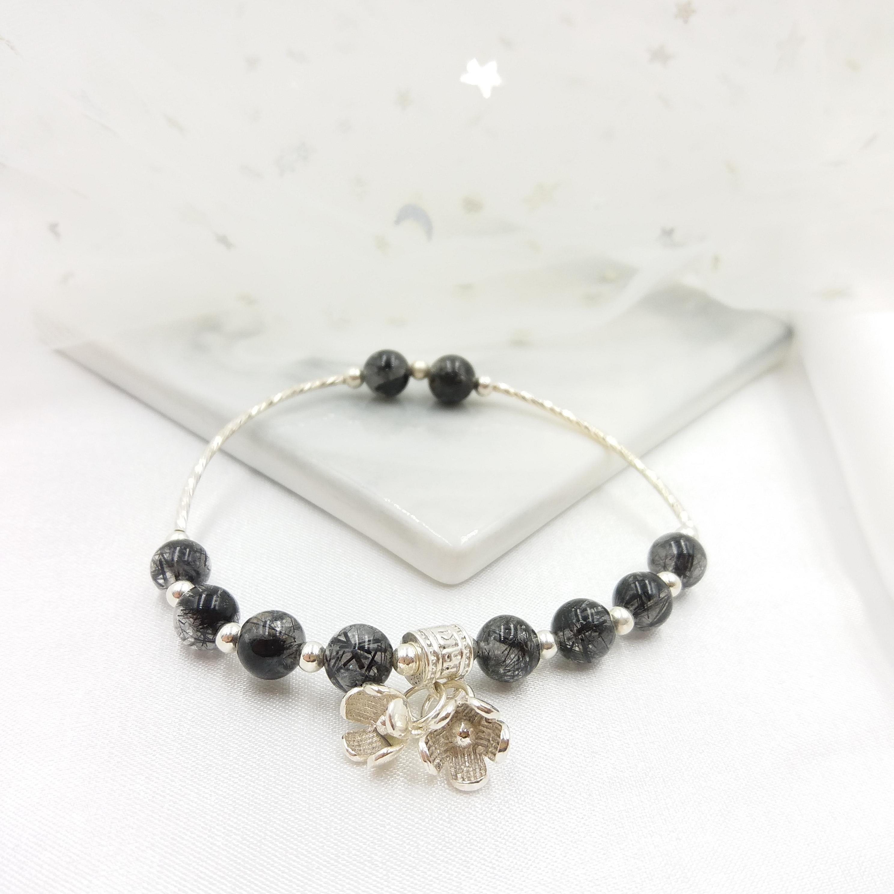 Vòng Tay Thập Lý Đào Hoa Đá Thạch Anh Tóc Đen Phối Charm Bạc 925