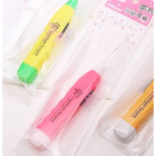 LẤY RÁY TAI CÓ ĐÈN