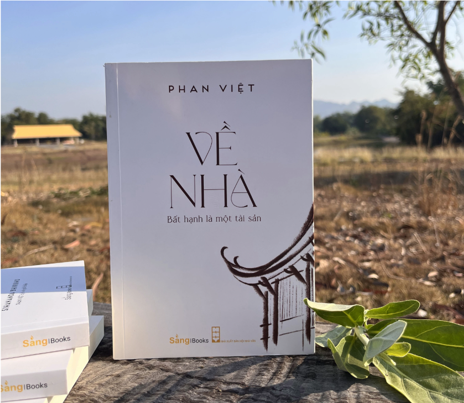 Sách - Combo 2 cuốn Sống Sáng (Bìa trắng) + Về Nhà (Bản 2024) - Sáng Books
