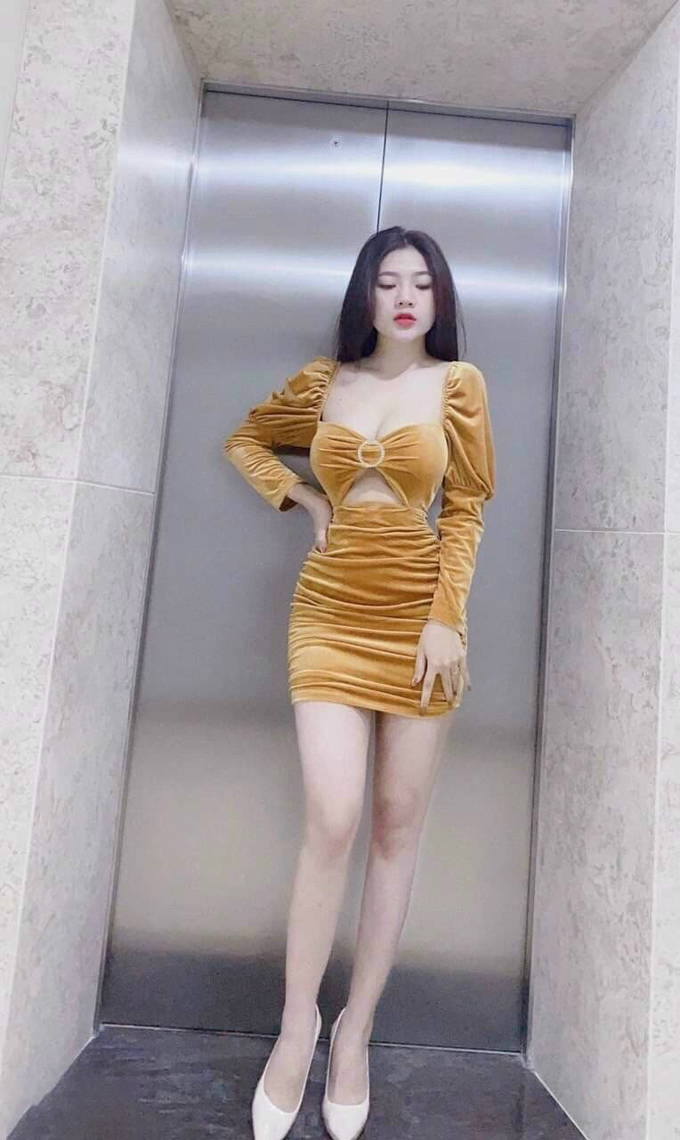 Đầm khoen ngực có mút