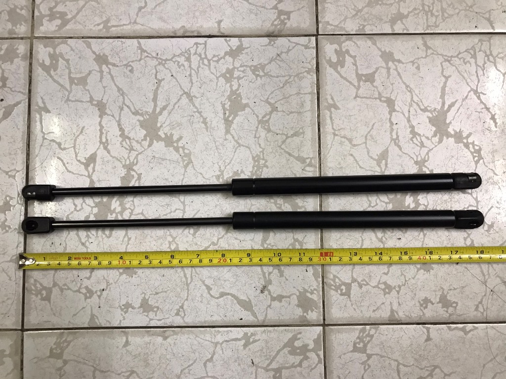 Ty chống cốp sau Toyota Yaris