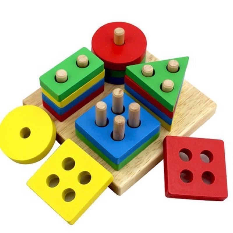Đồ chơi gỗ giúp bé nhận biết được màu sắc hình khối 