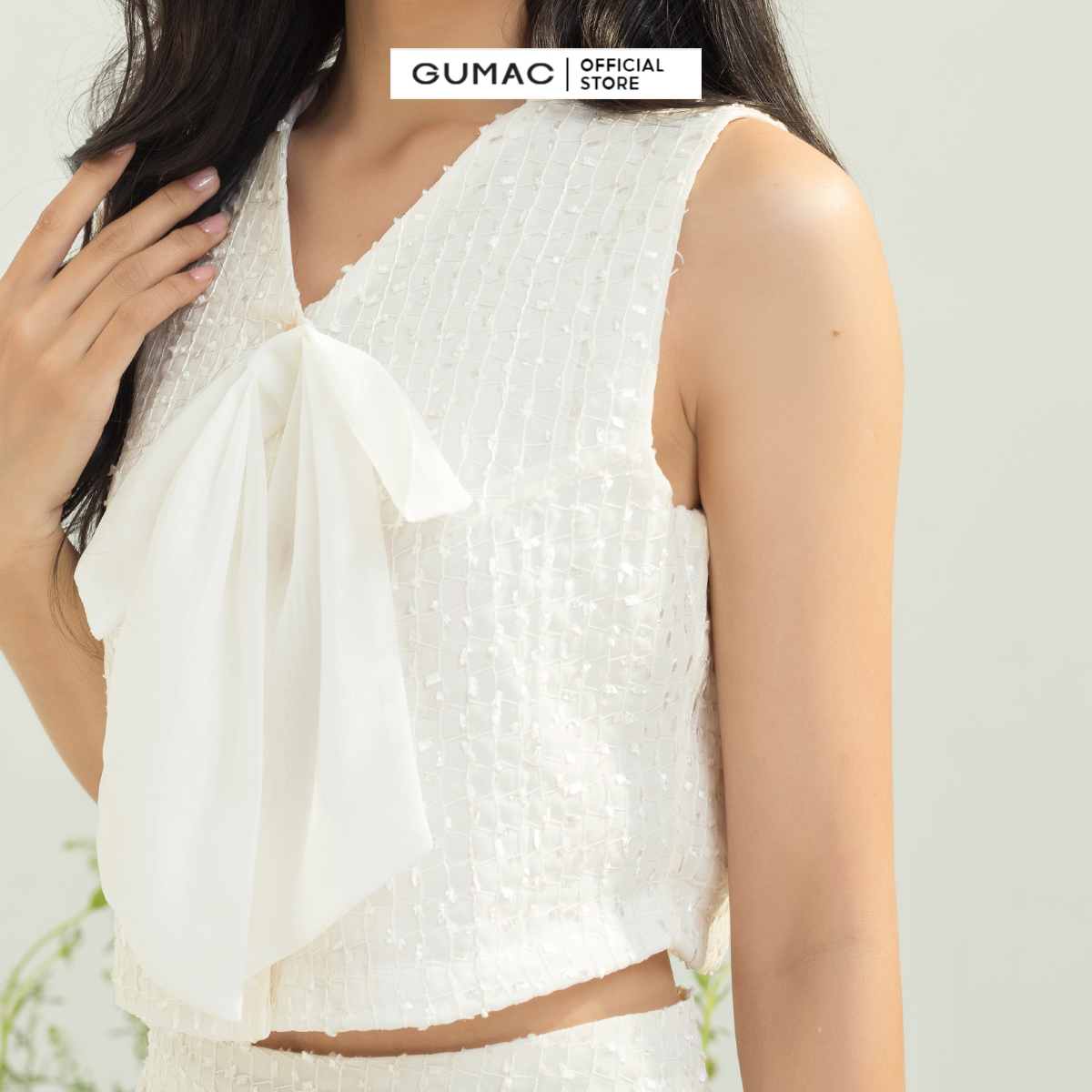 Áo sơ mi nữ GUMAC AC03049 cổ chữ V đính nơ ngực