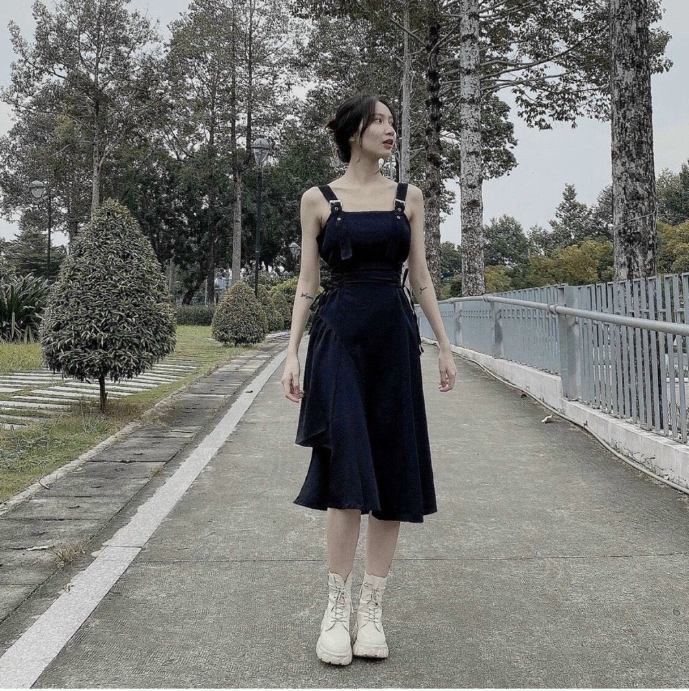 Đầm đen xoè 2 dây tà lệch đan dây eo