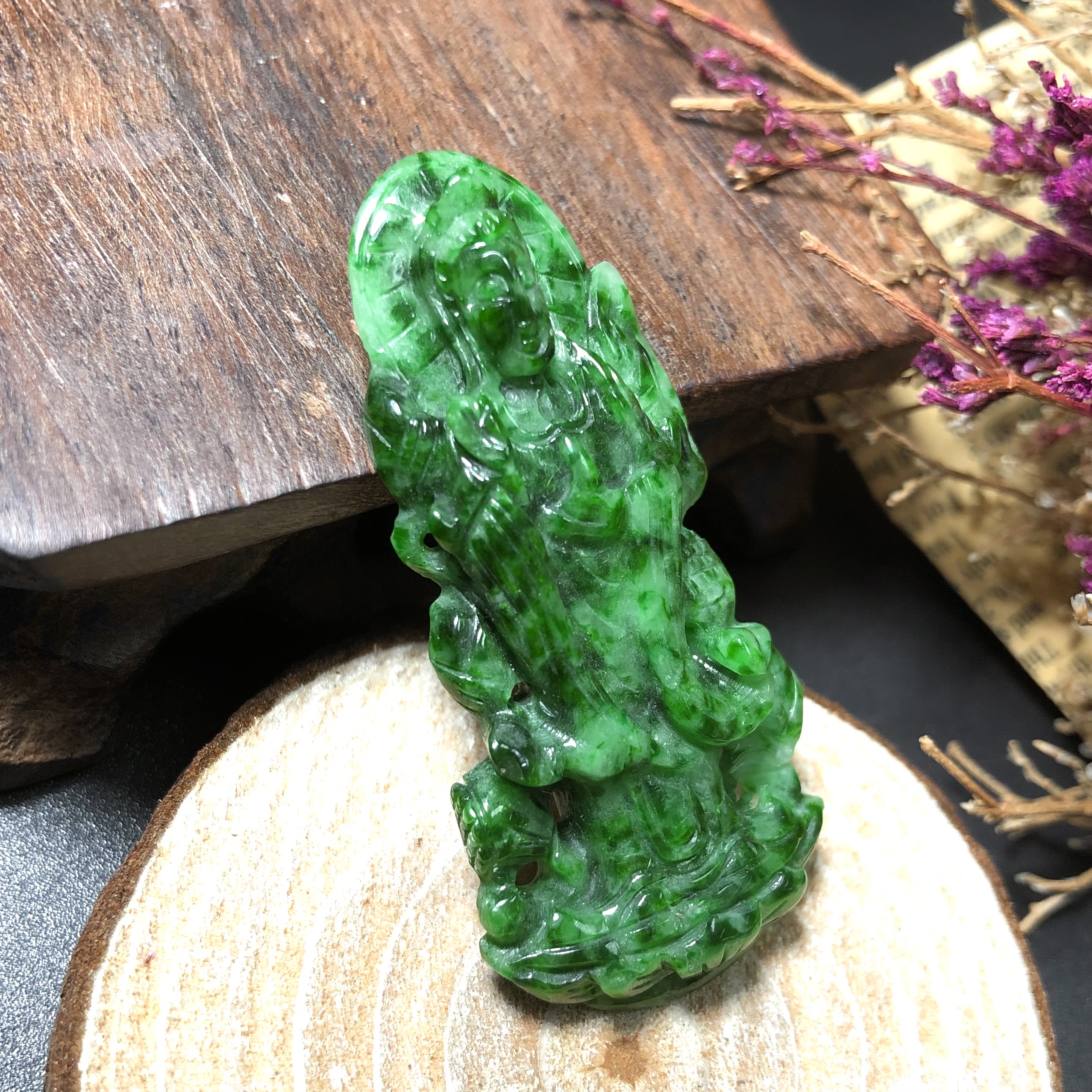 Mặt Phật Bà đứng Cẩm Thạch xanh lí cao cấp