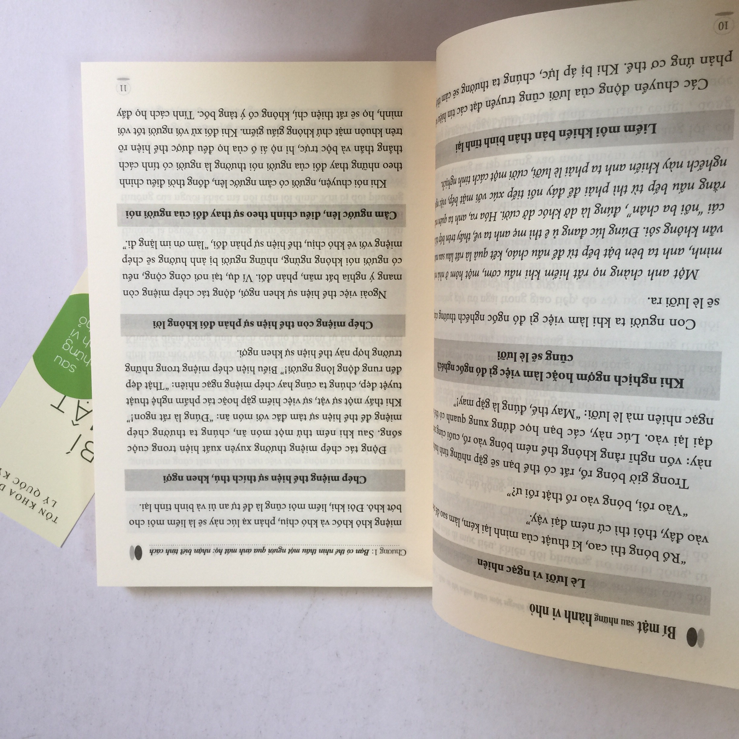 Combo 2 cuốn: Làm Thế Nào Để Kết Giao Với Người Lạ + Bí Mật Sau Những Hành Vi Nhỏ có bookmark