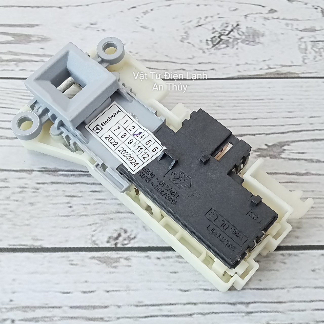 Công tắc khóa cửa máy giặt cho Electrolux 3 chân đời 85752, 8542, 10742 hàng hãng