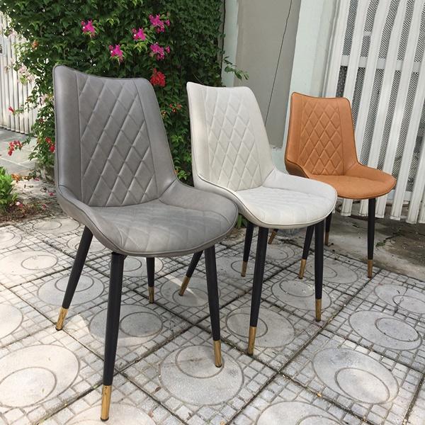 Bộ bàn ăn mặt đá phiến ceramic bóng chân bọc đồng kèm ghế Loft trám