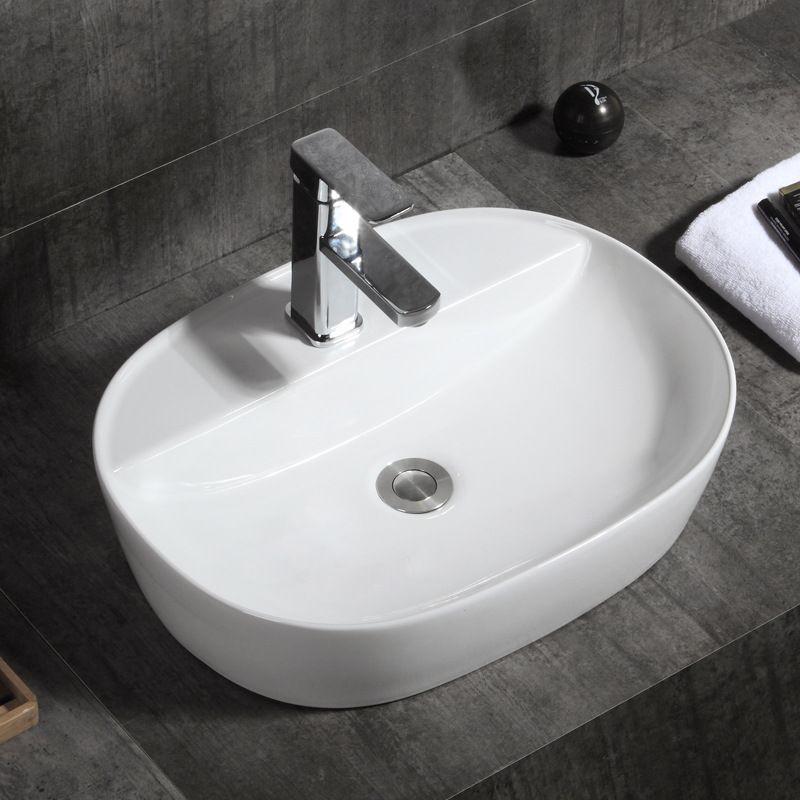 Chậu lavabo đặt bàn đá