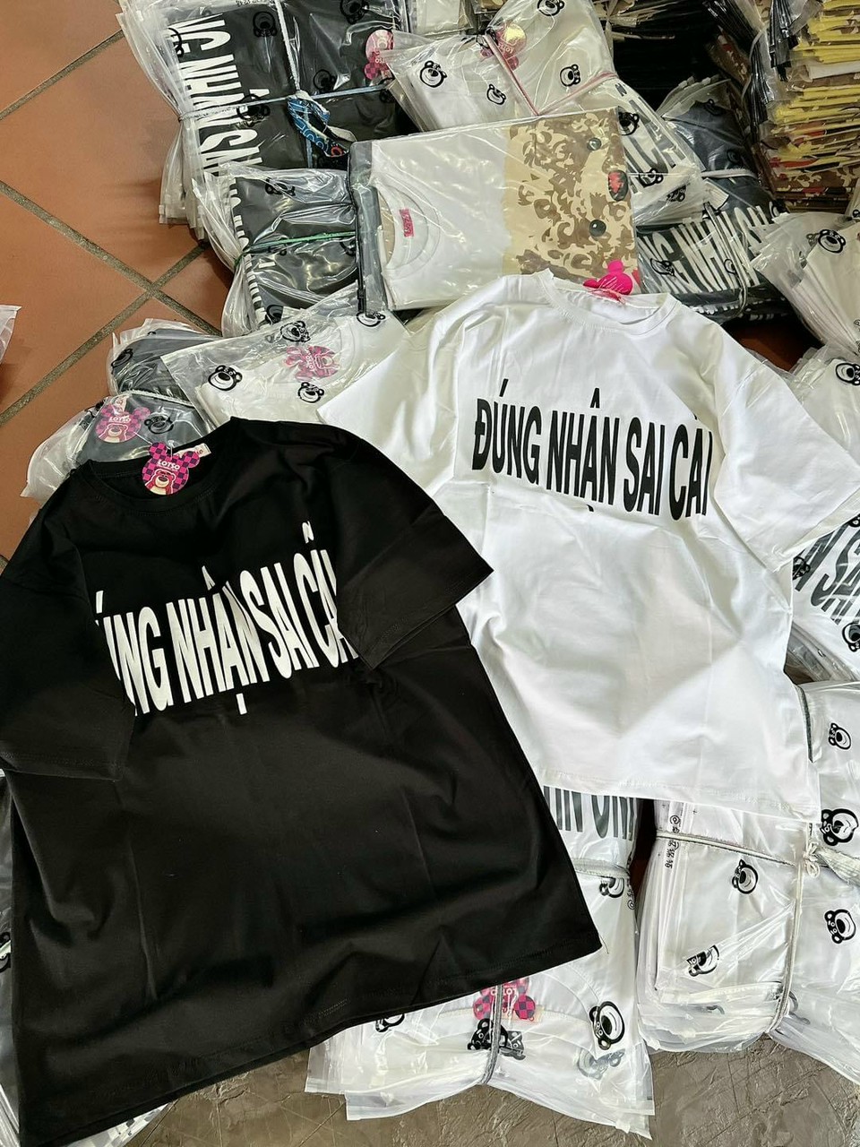 Áo Thun Unisex Phản Quang ĐÚNG NHẬN SAI CÃI FREESHIP Áo Phông Cotton Dày Mịn Nam Nữ Couple Mặc T -shirt, áo thun cặp, áo thun đôi, áo đôi