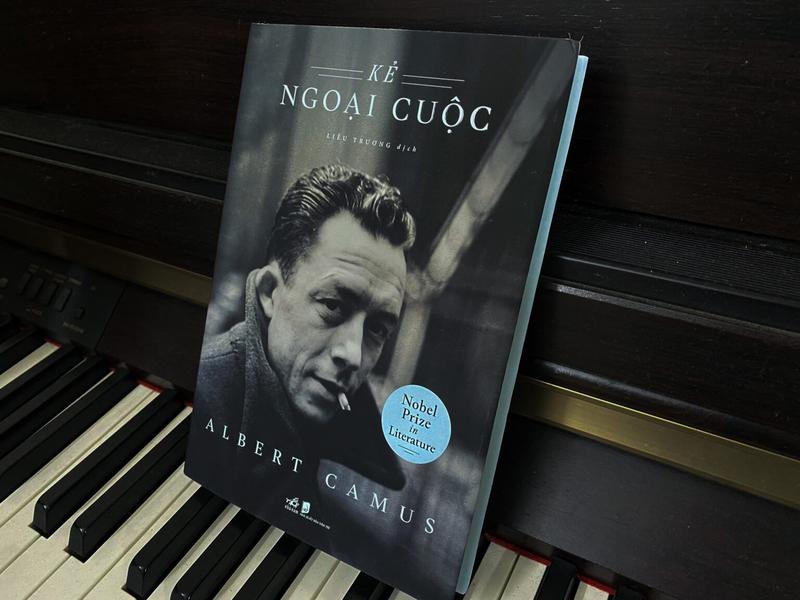 Sách - Kẻ ngoại cuộc (Nhã Nam HCM)