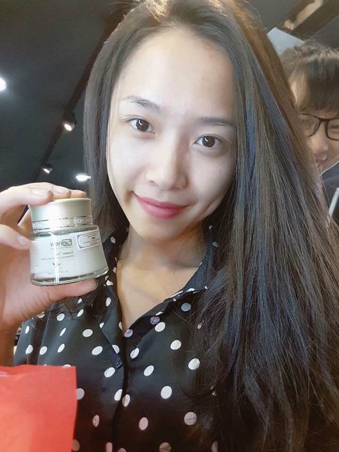 Kem dưỡng trà xanh tái tạo trắng da Benew Green Tea hàn Quốc 50ml + Móc khoá