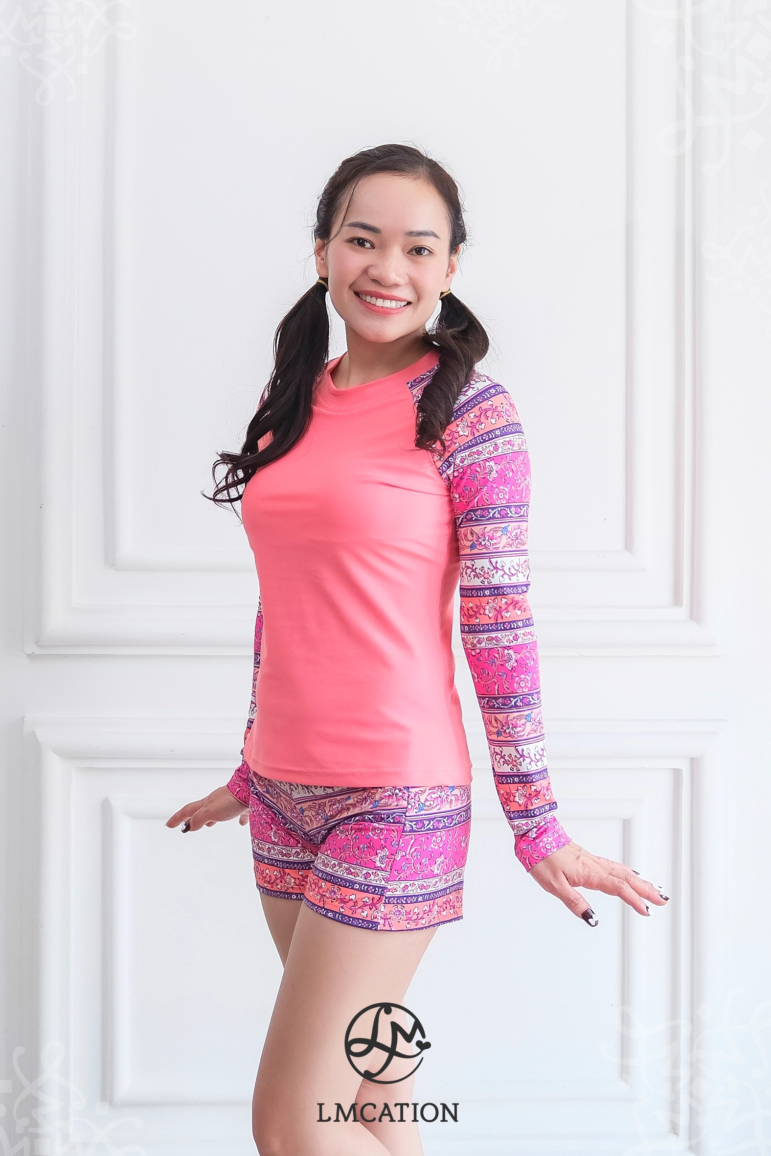 Bộ đồ bơi nữ LMcation - Áo bơi 2 lớp tay dài Quinn &amp; Quần bơi đùi Quinn - Hồng thổ cẩm