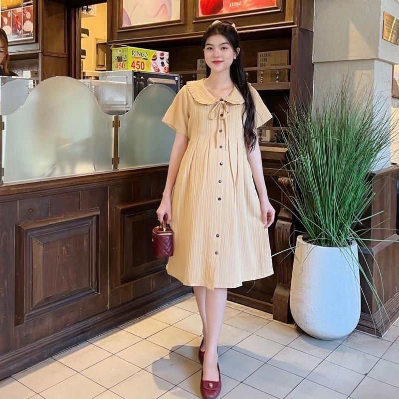 Đầm Bầu Đũi Gân Phom Suông Cổ Sen Bèo Phối Nút Váy Bầu Dễ Thương, Nhẹ Mát Size M L - Kem