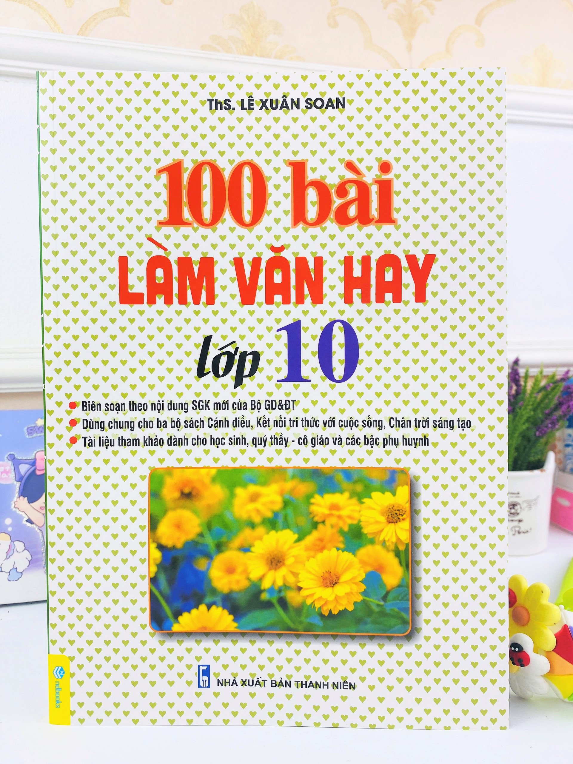 Sách - 100 Bài Làm Văn Hay Lớp 10 - ndbooks