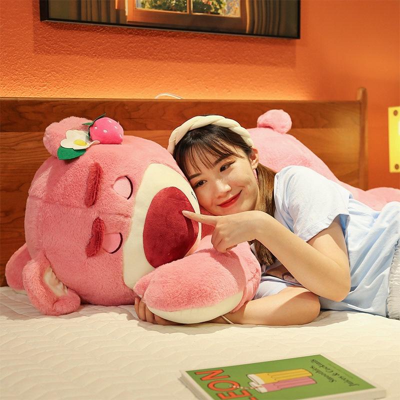 Gấu dâu Lotso dáng nằm cao cấp mềm mịn - có mùi dâu