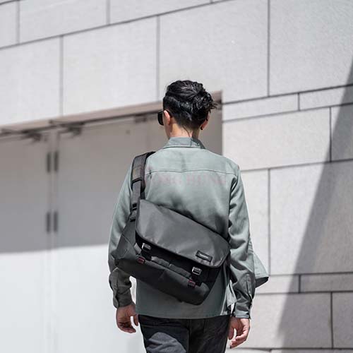 Túi đeo vai Tomtoc Premium Messenger Bag Commuting and Travel up to 16 inch H52-E02D01 - Hàng chính hãng