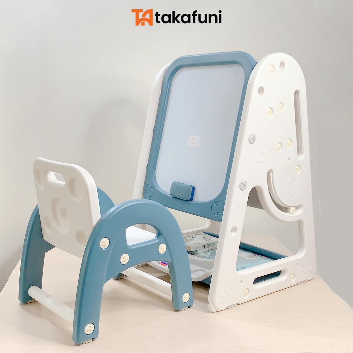 Bộ bàn ghế đa năng Takafuni có kết hợp kệ sách, bút và bộ số nam châm cho bé. Có 3 màu: Xanh, Hồng và xám.