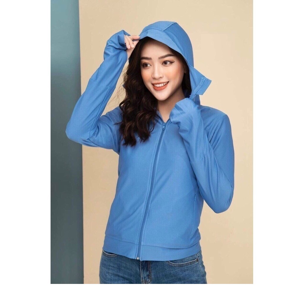 Áo chống nắng G...U cho nữ- sản phẩm thích hợp cho mùa hè nóng bức