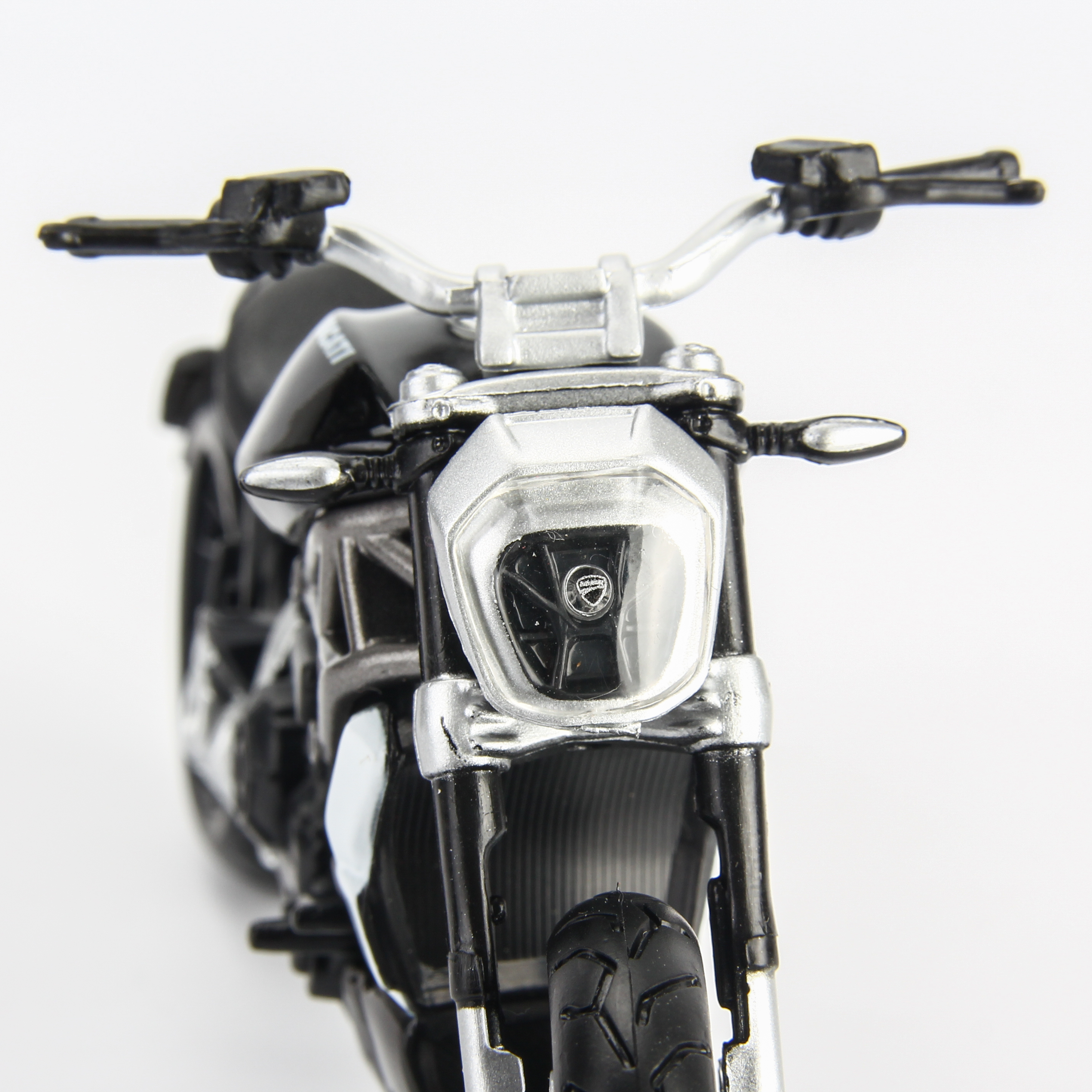 Hình ảnh Mô hình xe mô tô Ducati X Diavel S 1:18 Bburago - 18-51066