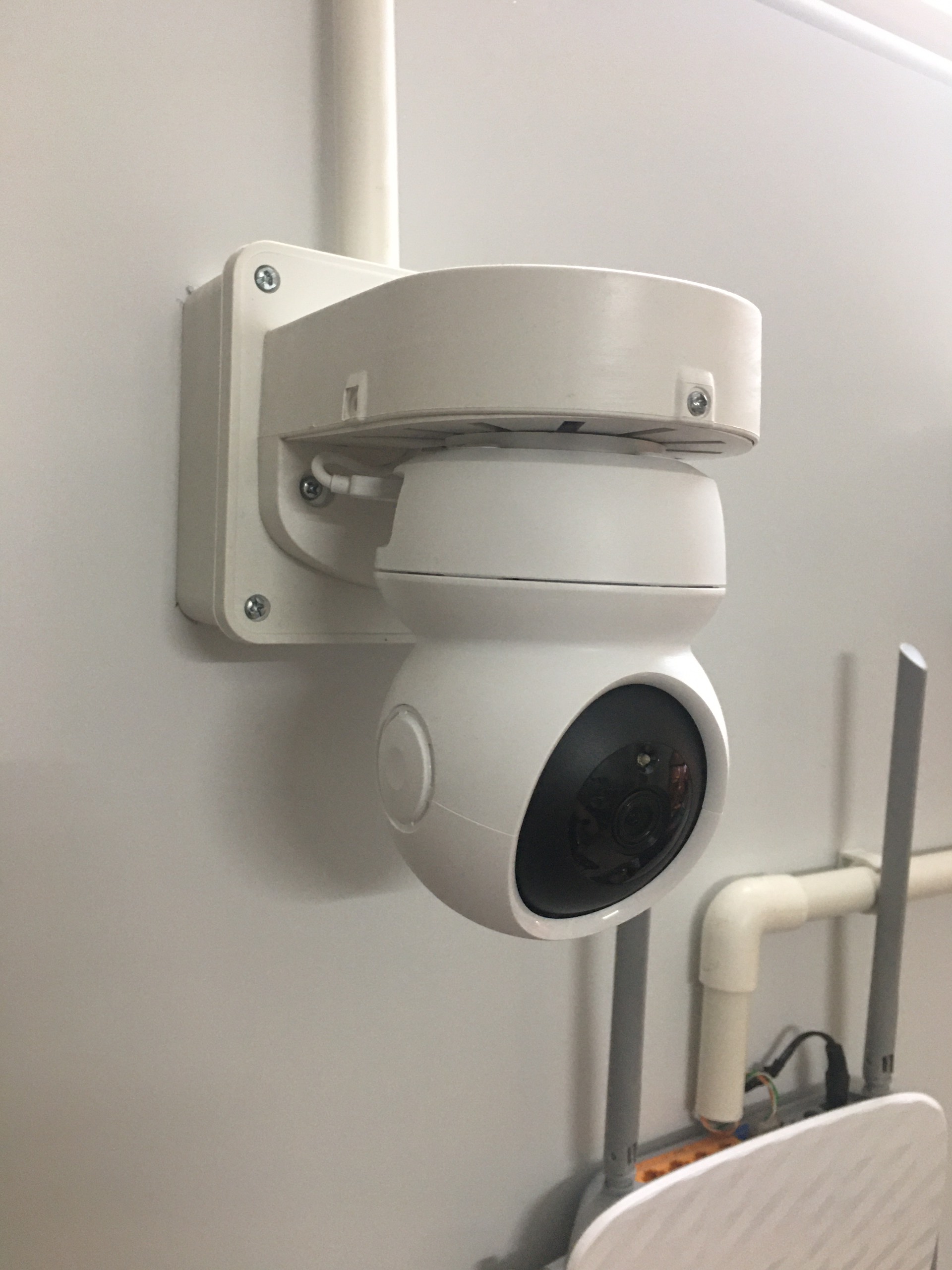 Camera không dây ezviz CS-C6N kèm thẻ nhớ 32GB - Hàng chính hãng