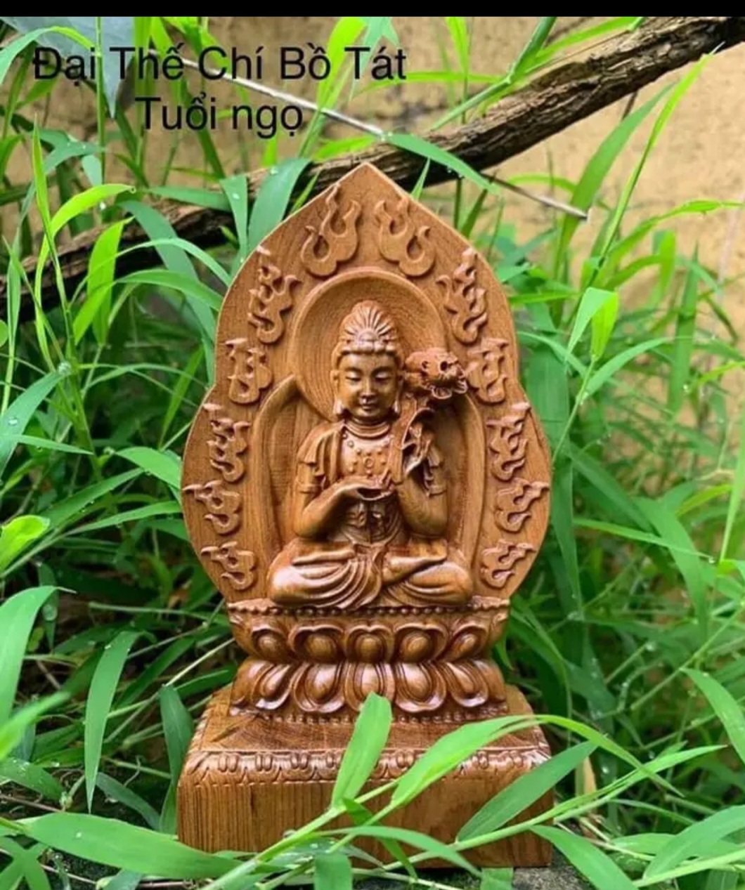 Tượng bạn mệnh phật đại thế chí bồ tát hợp tuổi khắc hai mặt bằng gỗ bách xanh thơm nức kt 14×8×4cm