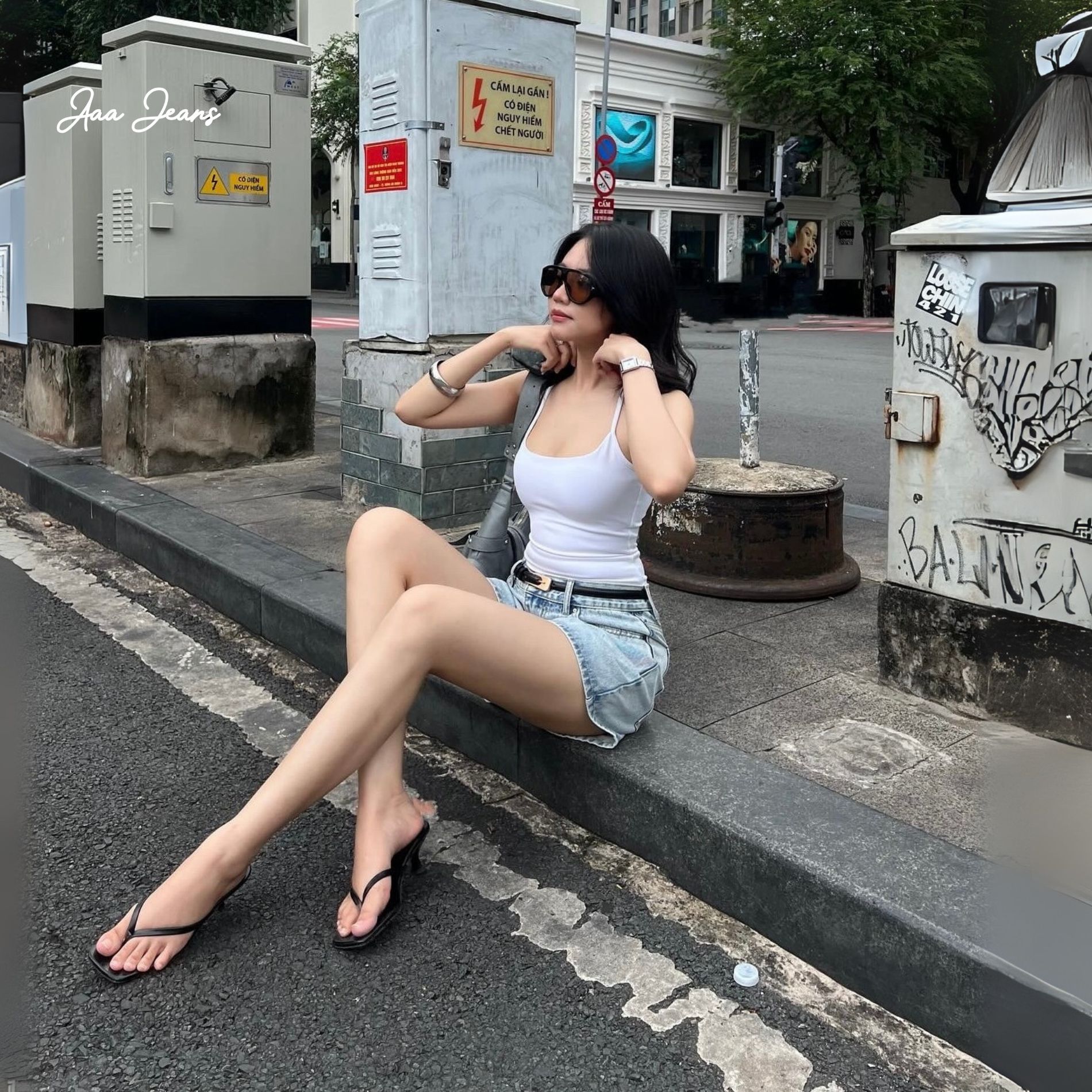 Quần Short Denim Nữ Lưng Vừa Classic Cut Màu Morning Blue Aaa Jeans