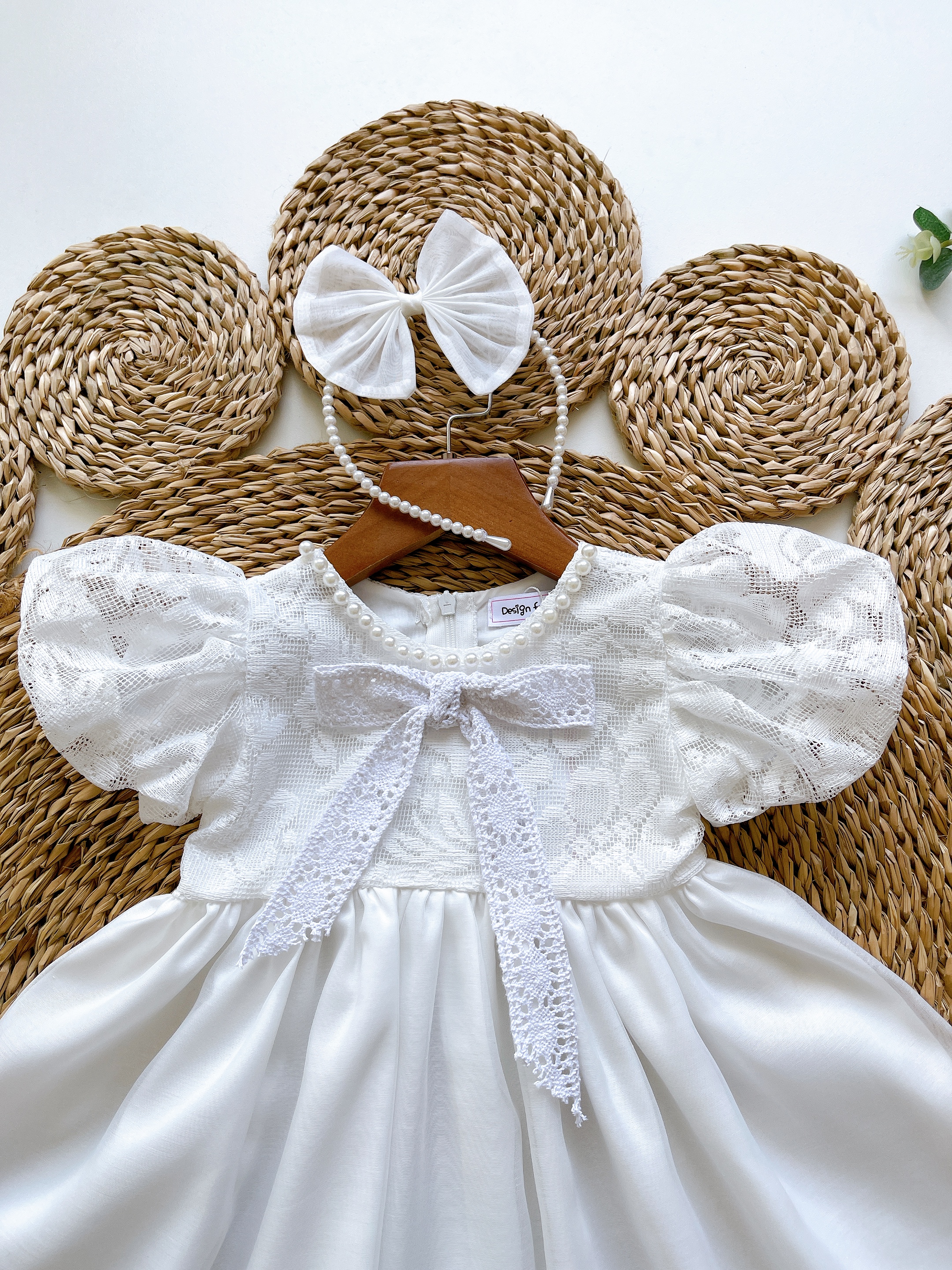 ￼[4-28kg] Váy Trắng Công Chúa Ren Cài NHÍM XÙ KIDS Cho Bé Gái 1 Tuổi Đến 8 Tuổi V080