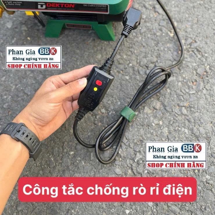 Máy Rửa Xe Dekton DK-CWR2200PRO - Có Chỉnh Áp - Công Suất 790W - Công Tắc Chống Rò Điện - Bảo hành 12 tháng