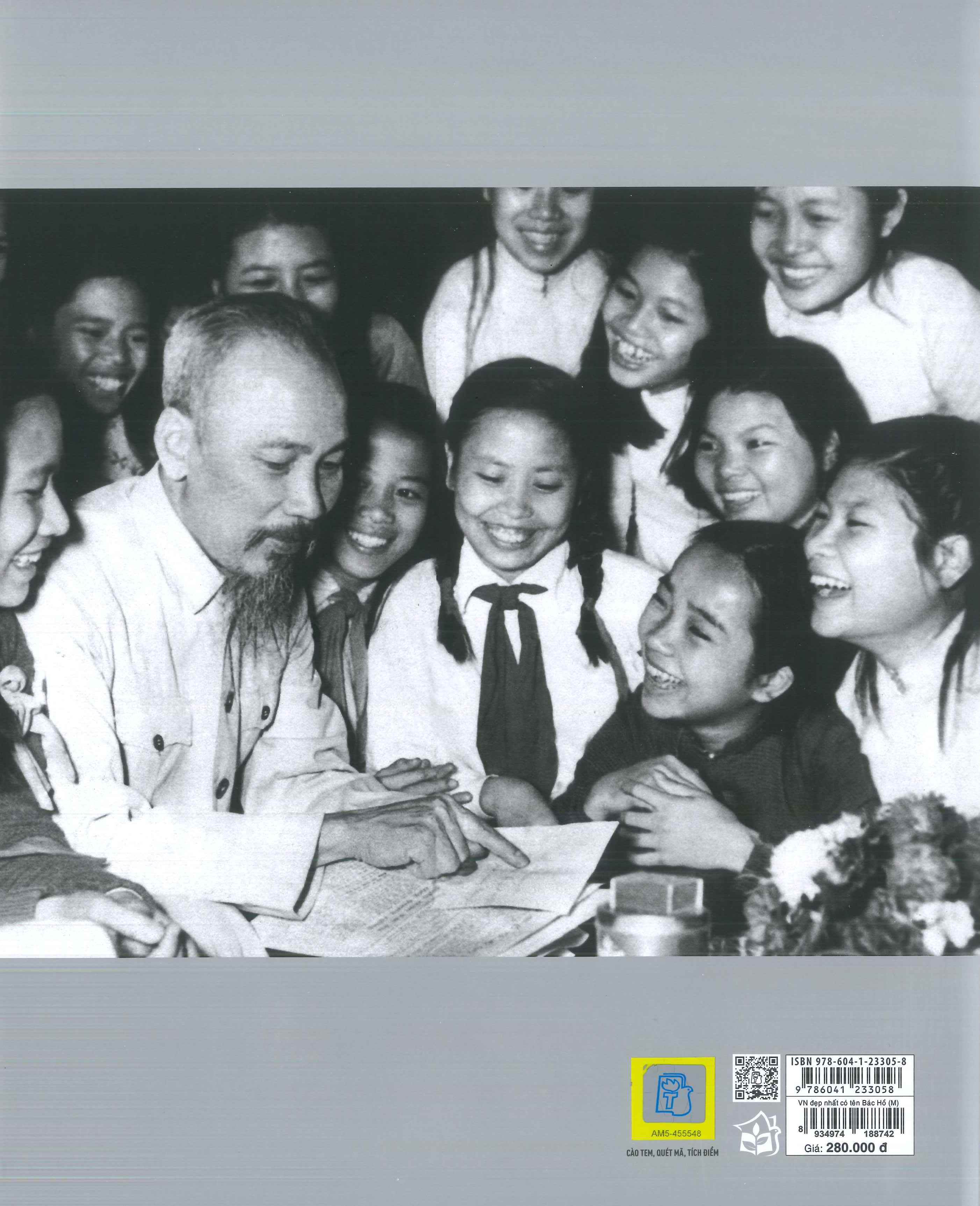 Di Sản Hồ Chí Minh - Việt Nam Đẹp Nhất Có Tên Bác Hồ (Tập ảnh &amp; Tư liệu) (Tái bản 2023)