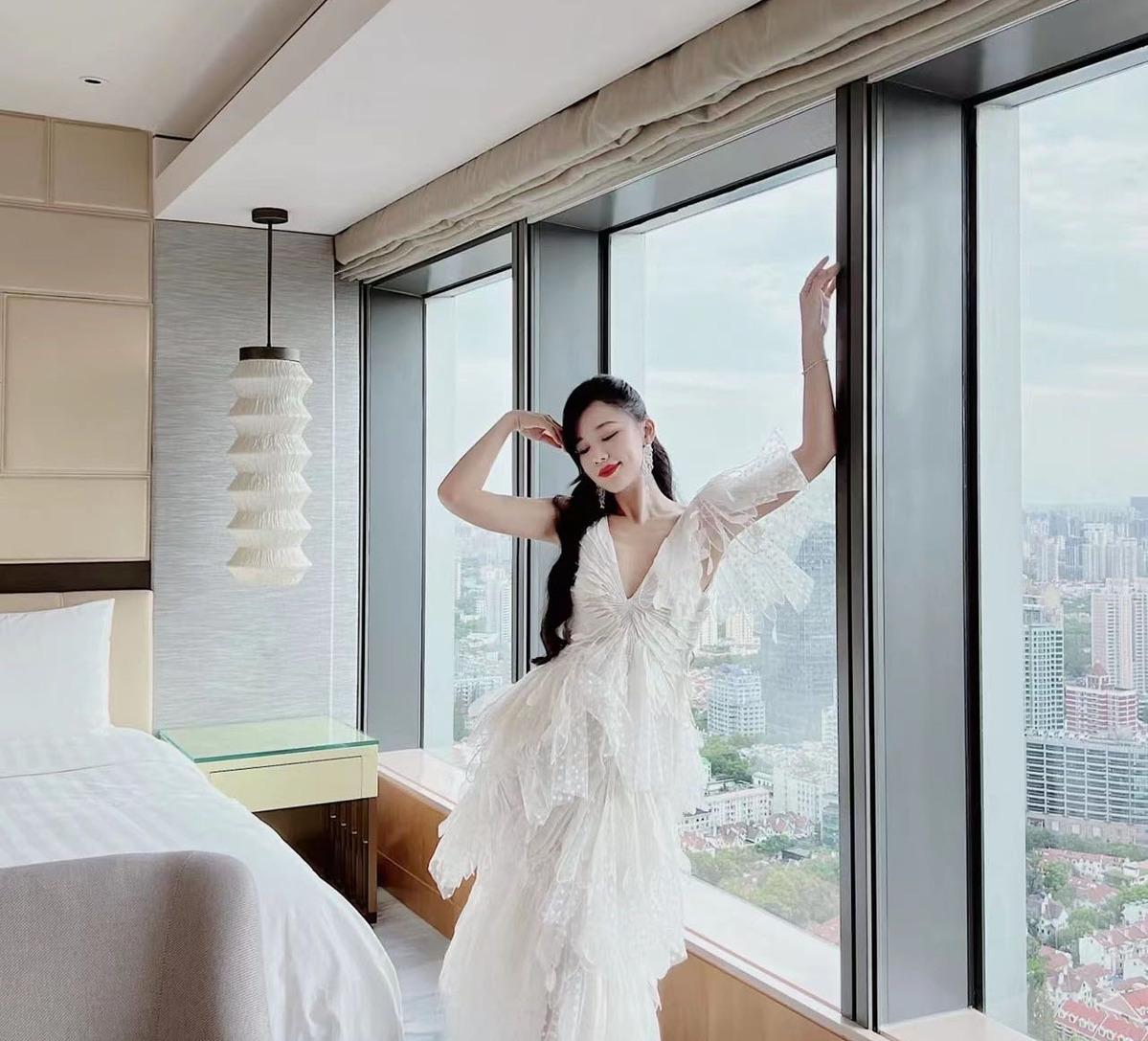 TOBE1SHOP 2023 mùa hè phụ nữ vest váy cao cấp không đều ren váy pongee váy trắng nàng tiên váy