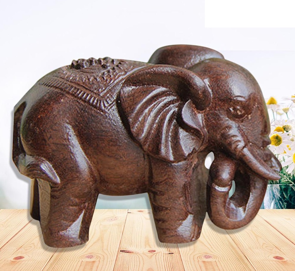 Tượng gỗ chú voi con phong thủy mang nhiều tài lộc và trang trí bàn làm việc