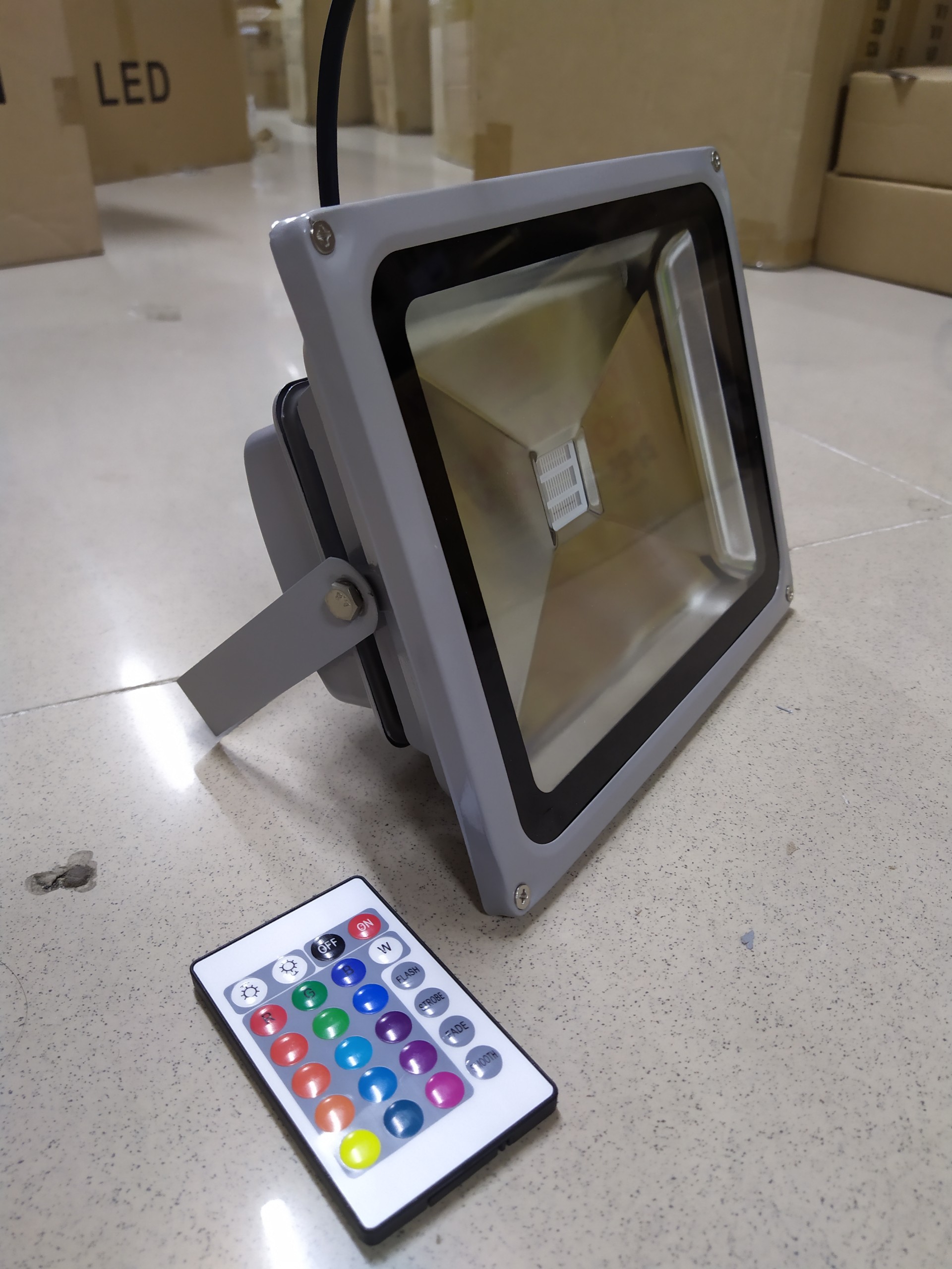 Đèn pha LED đổi màu công suất 50w