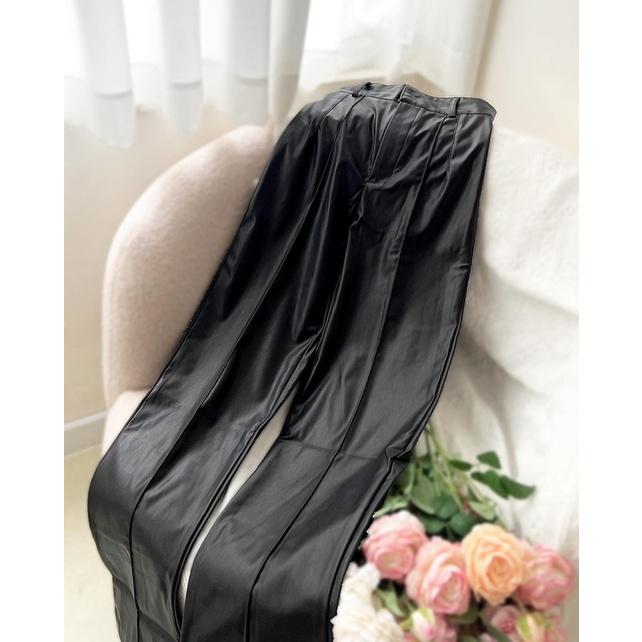 Áo croptop cột eo sexy phối dây xích - Quần da ống suông rộng