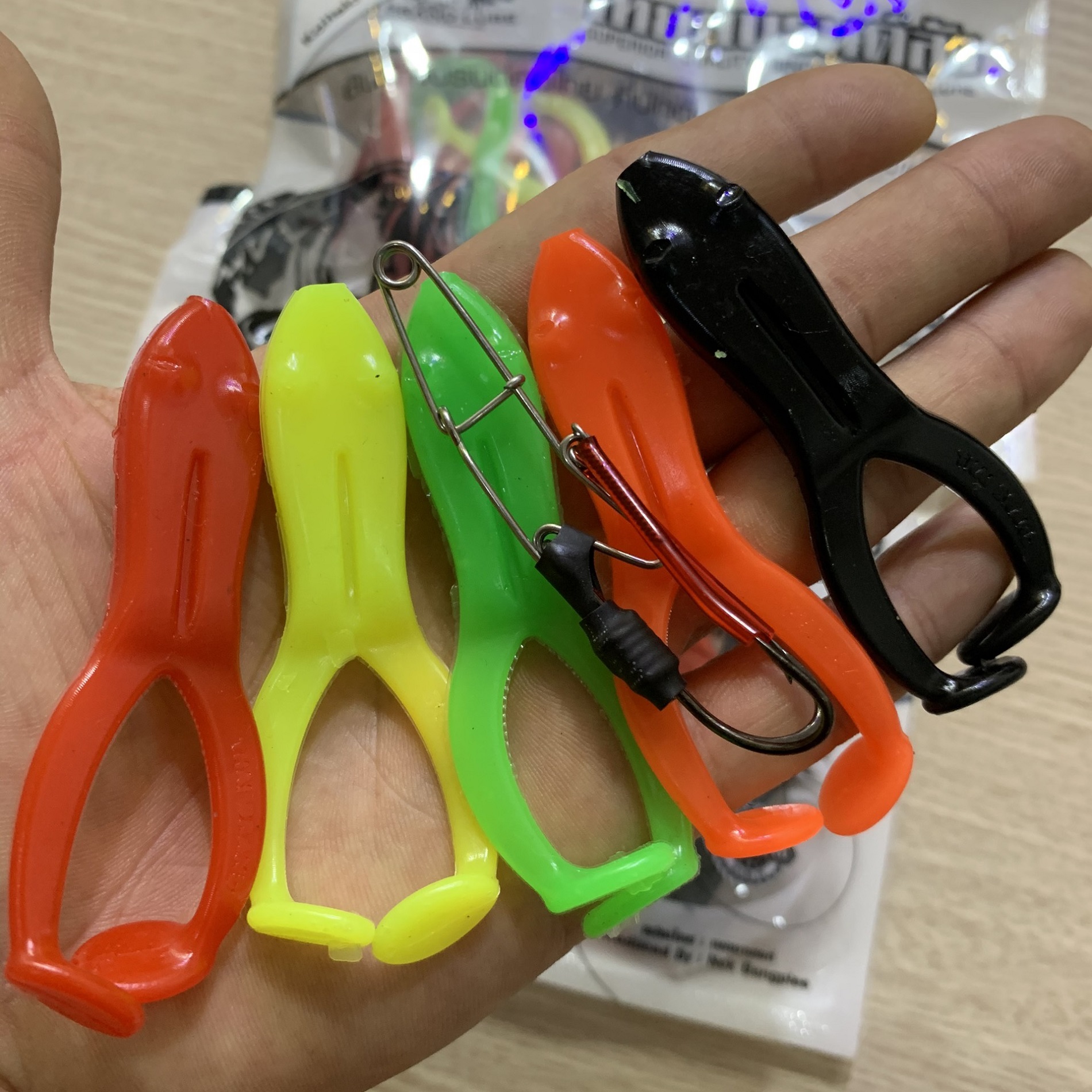 Combo bộ 6 nhái mềm câu lure và 1 lưỡi câu RIBBIT fimax, mồi mềm câu lure cá lóc bông đồng cá quả cá sộp với lưỡi câu chống vướng