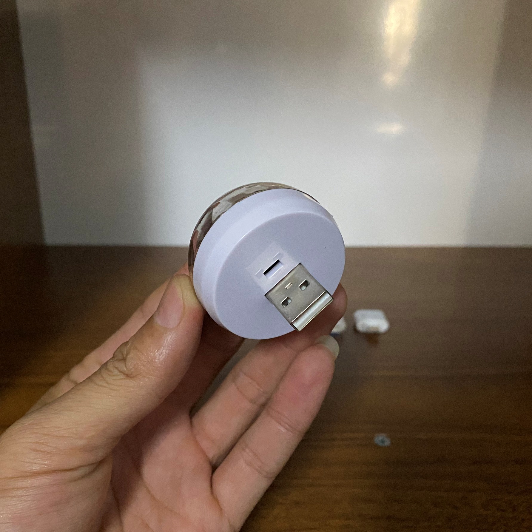 Đèn led vũ trường mini 4 cổng kết nối Usb kèm theo đầu chuyển lighning, type C và micro