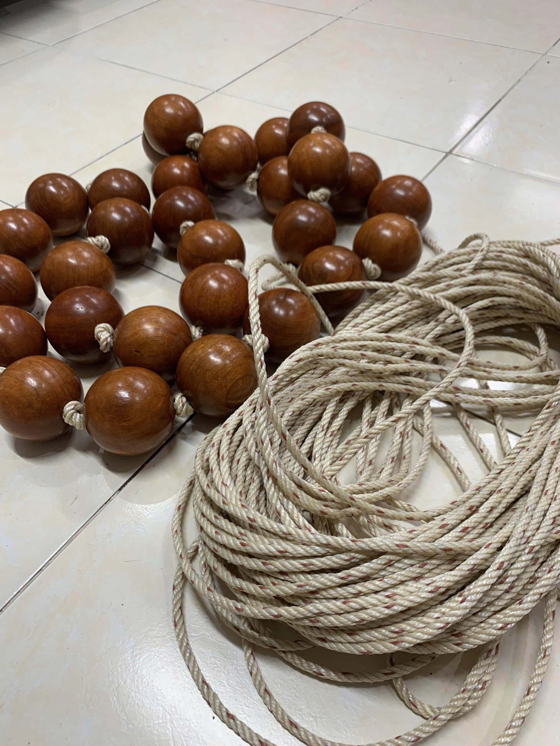 Vòng Lắc Eo , Vòng Lắc Bụng Tràng Hạt Gỗ Hương - Vòng 35 hạt 6cm ( video , hình thật )