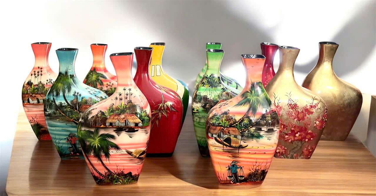 Bình hoa sơn mài Thanh Bình Lê- Bình cong size 30x17x10 cm /  Nghệ Thuật- Sang Trọng- Độc Đáo