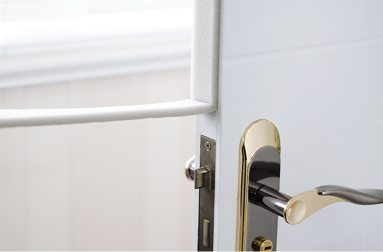 Cuộn dán chống va đập giảm thiểu âm thanh thoát ra khe cạnh cửa Tiêu chuẩn Nhật bản