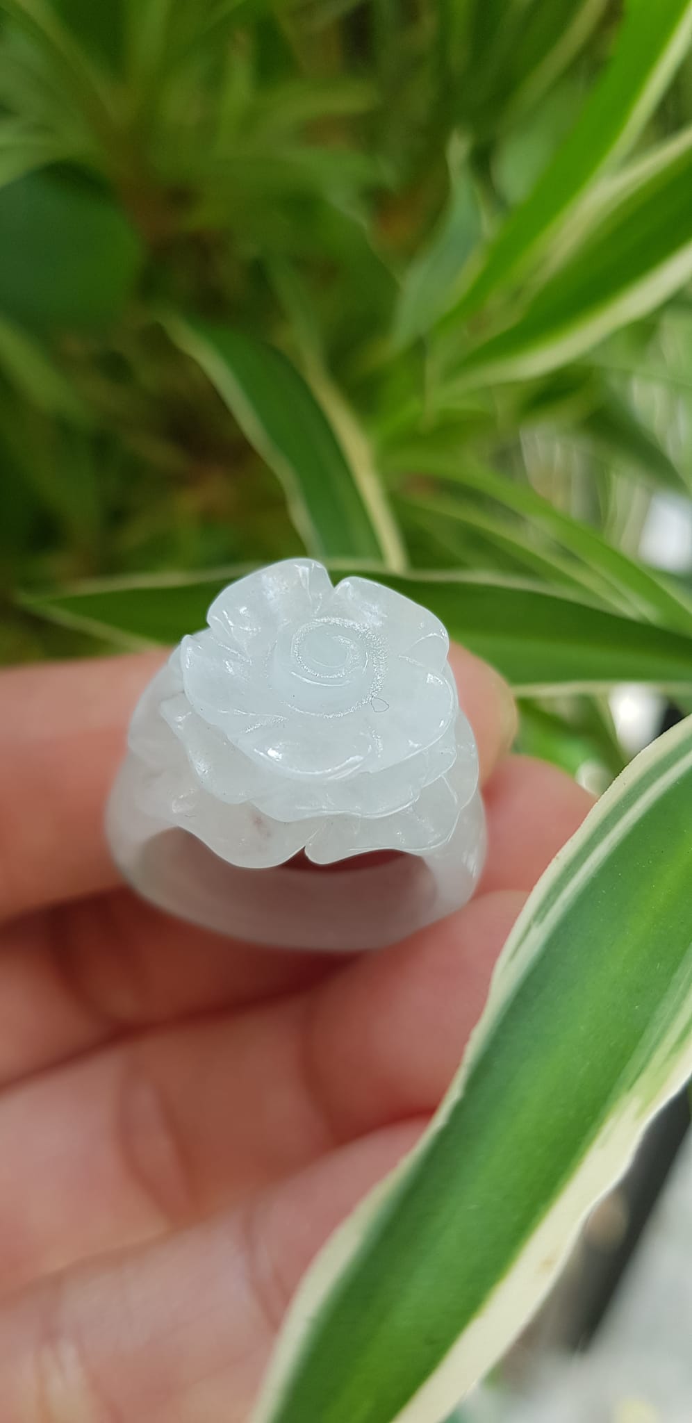 Nhẫn Nữ mới chạm Bông Hồng Nổi màu Trắng rất đẹp đá cẩm thạch tự nhiên Ni 18mm hợp mệnh kim mệnh thủy đeo tay xinh lắm ạ